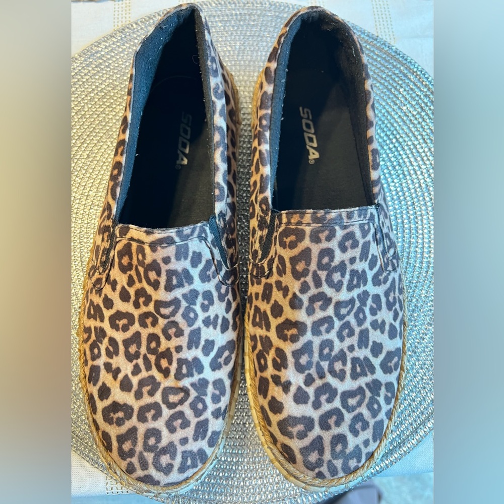 ❌SOLD❌ 
Leopard print slides